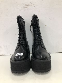 CIRCUS HIGH PLATFORMS BOOTS UK SIZE: 8.5