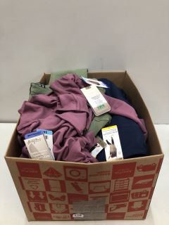 BOX OF ASSORTED CLOTHES INC SKECHER'S RELAXED FIT HOODIE