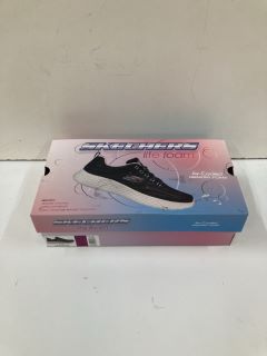 SKECHERS LITE FOAM SIZE UK 8