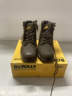 DEWALT STEEL TOE CAP MASON BOOTS IN BROWN