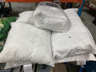 BEDDING TO INCLUDE PILLOWS