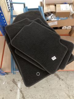 2 X CAR RAMPS AND A SET OF CAR MATS