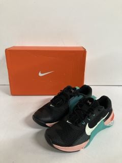 NIKE LEGEND ESSENTIAL 2 WOMEN'S SHOES SIZE:5.5