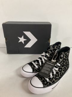 CONVERSE KIDS CANVAS SHOES SIZE 5