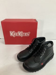 KICKERS SHOES SIZE:9