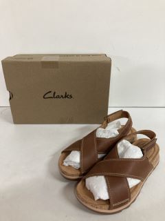 CLARKS SANDALS SIZE:6