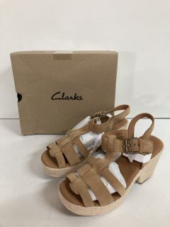 CLARKS HEELED WOMEN'S SANDALS SIZE:6