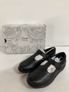 CLARKS KIDS/GIRLS DRESS SHOES SIZE:2.5