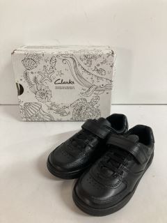 CLARKS KIDS SHOES SIZE:7 YOUNGER