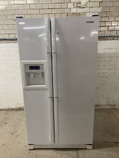 SAMSUNG FREESTANDING FRIDGE FREEZER MODEL: RS21DCSV