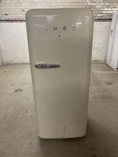 SMEG FREESTANDING FRIDGE MODEL: FAB28P3