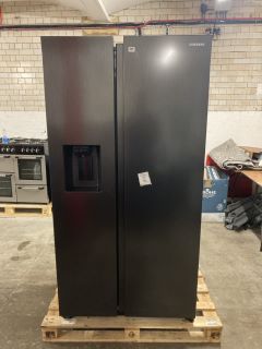 SAMSUNG AMERICAN STYLE FRIDGE FREEZER MODEL: RS68A884CB1