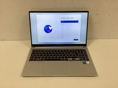 SAMSUNG GALXY BOOK 2 512GB SSD LAPTOP IN SILVER: MODEL NO NP750XED-KC4ES (NO BOX OR CHARGER, LEFT HINGE BROKEN. CASE AND PLASTICS LOOSE). I5-1235U @ 1.30GHZ, 8GB RAM, 15.6" SCREEN, INTEL IRIS XE GRAP