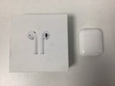 APPLE AIRPODS BLUETOOTH HEADPHONES (ORIGINAL RRP - €119,00) IN WHITE: MODEL NO A2032 / A2031 / A1602 (WITH BOX + CHARGING CABLE + LIGHTING + CASE AND EARPHONES. TO SEE MORE DETAILS AND CONDITION OF T