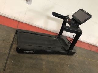 LIFE FITNESS INTEGRITY SERIES DELUXE TREADMILL WITH DISCOVER SE3HD CONSOLE - RRP £19995