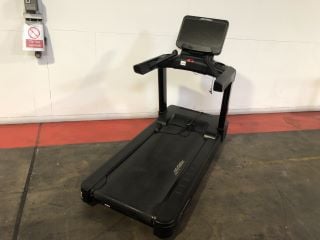 LIFE FITNESS INTEGRITY SERIES DELUXE TREADMILL WITH DISCOVER SE3HD CONSOLE - RRP £19995