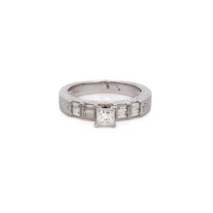 14K White Diamond Princess and Baguette-cut Shoulders Ring, Size M, 4.5g. Colour I-J, Clarity VS1-VS2.  Auction Guide: £ 600-£800 (VAT Only Payable on Buyers Premium)