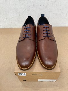 PAVERS LACE-UP SMART SHOES - UK SIZE: 11: LOCATION - C 9