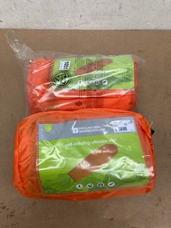 2 X MOUNTAIN WAREHOUSE SELF-INFLATING ULTIMATE MATS IN ORANGE - SIZE: 3 x 51 x 180 CM: LOCATION - C 10