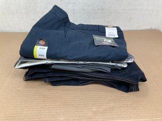 QTY OF MENS CLOTHING TO INCLUDE DICKIES SLIM FIT WORK TROUSERS IN NAVY SIZE W32 L34: LOCATION - D15