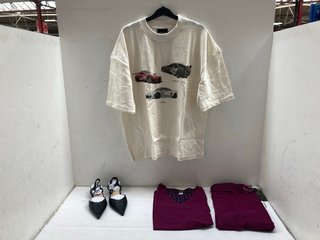 4 X WOMENS CLOTHING TO INCLUDE KOI BASICS SHORT SLEEVE V NECK T-SHIRT IN WINE - UK SIZE: LARGE AND 4XL: LOCATION - A 2