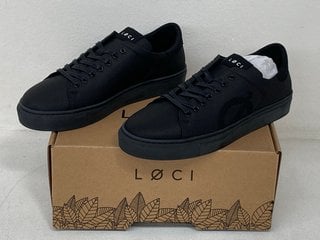 LOCI ORIGIN LACED TRAINERS IN BLACK UK SIZE 8 - RRP £120: LOCATION - FRONT BOOTH