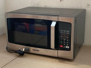 TOSHIBA 23L SOLO DIGITAL MICROWAVE OVEN IN BLACK: LOCATION - A8