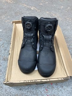 ROCK FALL RF611 DOLOMITE WATERPROOF BOA SAFETY BOOTS IN BLACK - UK SIZE: 8: LOCATION - B 12