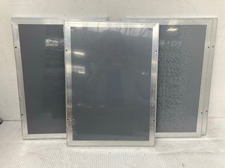 QTY OF SILVER PLASTIC PHOTO FRAMES: LOCATION - B11