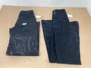 WOMENS STRAIGHT JEANS IN BLACK SIZE 25W - RRP £98 TO INCLUDE WOMENS RIPPED JEANS IN BLACK SIZE 24 - RRP £88: LOCATION - B10