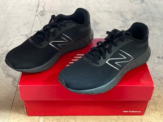 NEW BALANCE M520LA8 TRAINERS IN BLACK SIZE 8: LOCATION - B9