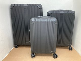 LARGE WHEELED HARD SHELL SET OF 3 SUITCASES IN BLACK: LOCATION - B 8