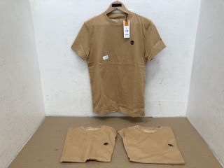 3 X TIMBERLAND T-SHIRTS IN SAND - SLIM FIT UK SIZE: SMALL - COMBINED RRP £ 140.00: LOCATION - B 6