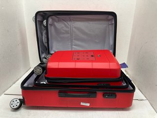 LUGG HARD SHELL SET OF 3 SUITCASE IN RED (MISSING WHEEL): LOCATION - B3