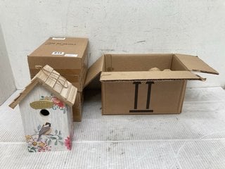 QTY OF BIRD ITEMS TO INCLUDE FLORAL PRINT SMALL BIRD HOUSE: LOCATION - B0