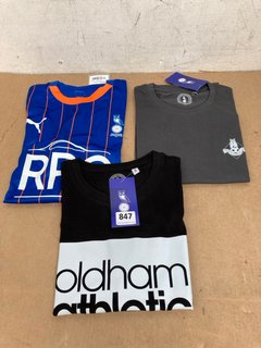 QTY OF OLDHAM ATHLETIC MERCHANDISE TO INCLUDE OLDHAM HOME KIT IN BLUE AND ORANGE SIZE S: LOCATION - C1