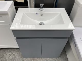 (COLLECTION ONLY) FLOOR STANDING 2 DOOR SINK UNIT IN LIGHT GREY WITH A 610 X 400MM 1TH CERAMIC BASIN COMPLETE WITH A MONO BASIN MIXER TAP & CHROME SPRUNG WASTE - RRP £705: LOCATION - C7