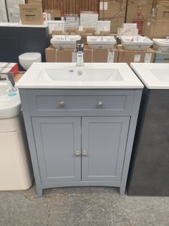 (COLLECTION ONLY) FLOOR STANDING 2 DOOR SINK UNIT IN LIGHT GREY WITH A 610 X 400MM 1TH CERAMIC BASIN COMPLETE WITH A MONO BASIN MIXER TAP & CHROME SPRUNG WASTE - RRP £720: LOCATION - D3