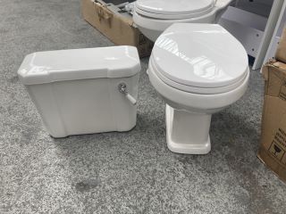 LOW LEVEL PAN WITH SOFT CLOSE SEAT & LOW LEVEL CISTERN WITH FITTINGS - RRP £380: LOCATION - D4