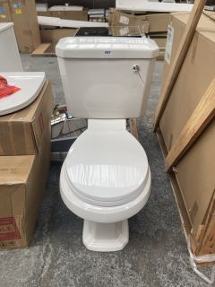 (COLLECTION ONLY) TRADITIONAL STYLED CLOSED COUPLED W/C WITH CISTERN FITTINGS, FLUSH HANDLE & SEAT - RRP £385: LOCATION - D5