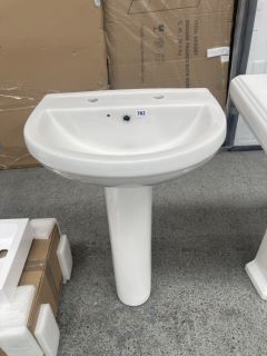 (COLLECTION ONLY) 550MM WIDE 2TH CERAMIC BASIN WITH FULL PEDESTAL - RRP £245: LOCATION - D3