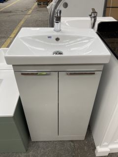 (COLLECTION ONLY) FLOOR STANDING 2 DOOR SINK UNIT IN GREY MIST WITH A 500 X 400MM 1TH CERAMIC BASIN COMPLETE WITH A MONO BASIN MIXER TAP & CHROME SPRUNG WASTE - RRP £705: LOCATION - C6