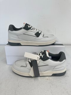 NOTOWAYS FORMULA CORE TRAINERS IN OPAL GREY/PURE WHITE - SIZE UK10 - RRP £100: LOCATION - BOOTH