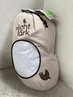 NIGHT ARK COVERLESS DUVET IN POLAR WHITE: LOCATION - H14