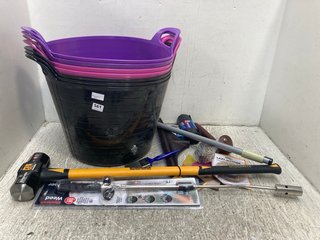 QTY OF ASSORTED HOUSEHOLD ITEMS TO INCLUDE BLOW TORCH WEED BURNER: LOCATION - G3