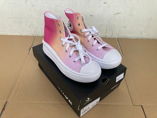 CONVERSE KIDS ANKLE TRAINERS IN OMBRE PINK/PURPLE - UK SIZE 2: LOCATION - G4