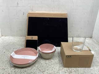 QTY OF ASSORTED KITCHEN ITEMS TO INCLUDE SET OF 4 BIO BASED BOWLS IN PINK & CREAM: LOCATION - G12