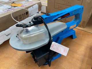 (COLLECTION ONLY) CLARKE CSS400D WOODWORKER 16" SCROLL SAW - RRP £129.99 (PLEASE NOTE: 18+YEARS ONLY. ID MAY BE REQUIRED): LOCATION - B3T