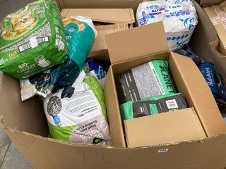 PALLET OF ASSORTED PET ITEMS TO INCLUDE 25L BIO-CATOLET LIGHT & HYGIENIC CAT LITTER: LOCATION - B7 (KERBSIDE PALLET DELIVERY)