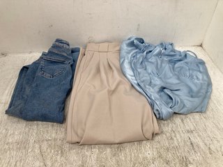 3 X ASSORTED WOMENS CLOTHING TO INCLUDE RIVER ISLAND HIGH WAISTED FORMAL TROUSERS IN TAUPE SIZE: 12: LOCATION - F8